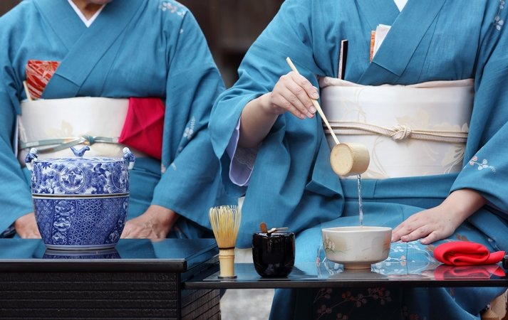 Les accessoires de la cérémonie du thé japonaise au thé Matcha - Secrets de  Thés - Le blog du thé par les Thés de la Pagode